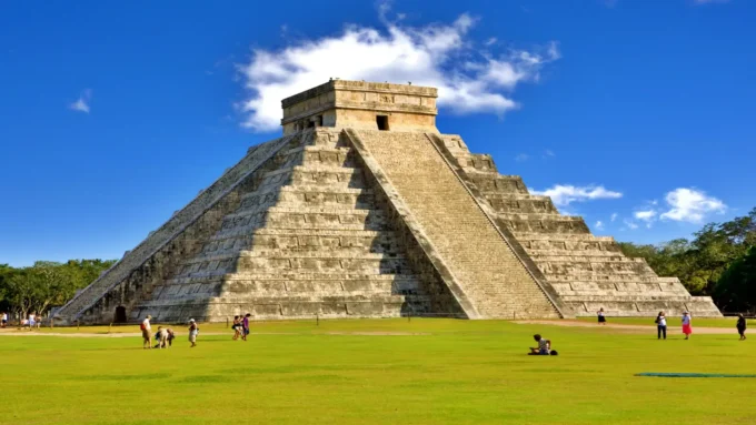 Chichen Itza - One of the 7 Wonders of the World in Hindi